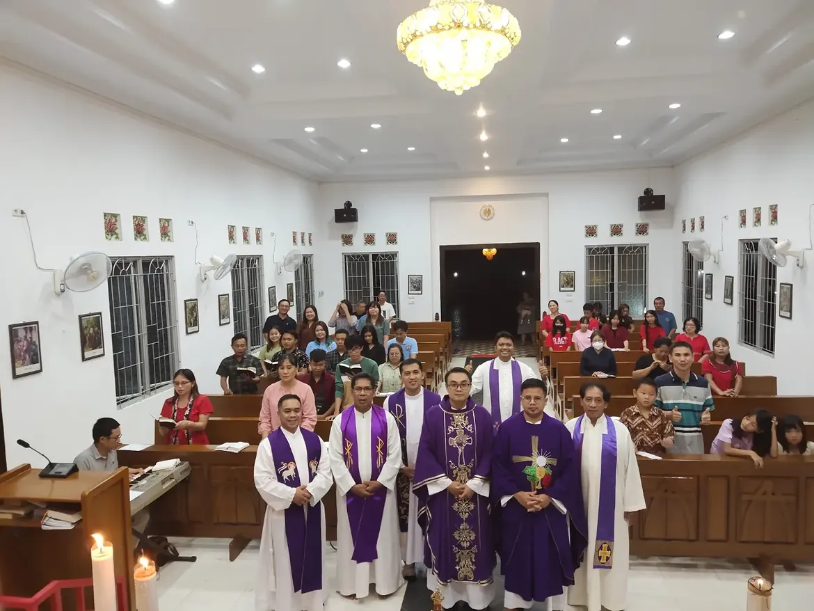 Misa perdana 2 pastor
