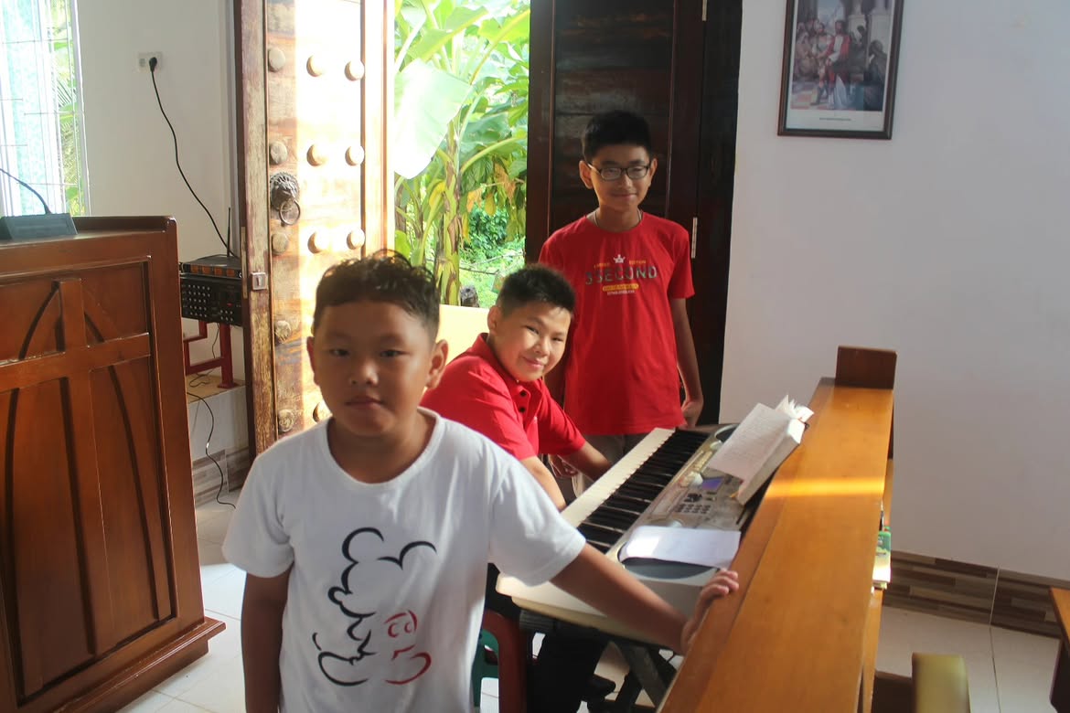 Anak PIA sedang main organ